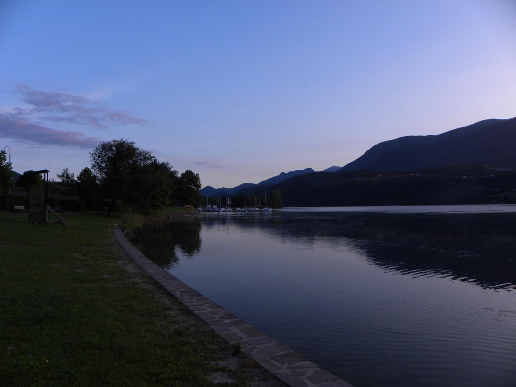 Casa De Val Apartment Calceranica al Lago Luaran gambar